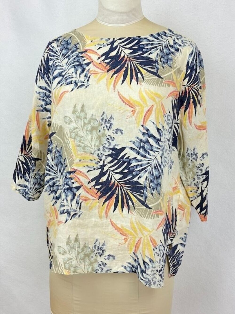 Chico's Linen Blouse Tropical 3/4 Sleeve Boxy Relaxed Resort Wear Neutral Boxy L